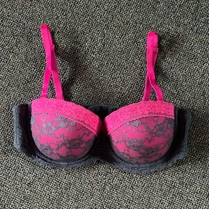 Strapless/convertible lace bra
